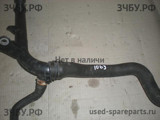 Opel Astra H Патрубок радиатора