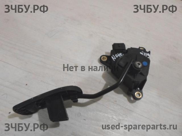 Nissan Note 1 (E11) Педаль газа