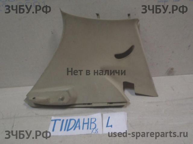 Nissan Tiida 1 Обшивка багажника
