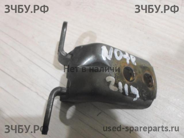 Nissan Note 1 (E11) Петля двери