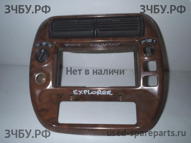 Ford Explorer 2 Накладка декоративная на торпедо
