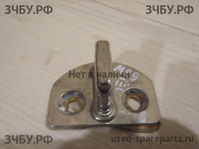 Renault Megane 3 Ответная часть замка двери