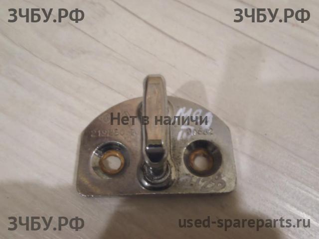 Renault Megane 3 Ответная часть замка двери