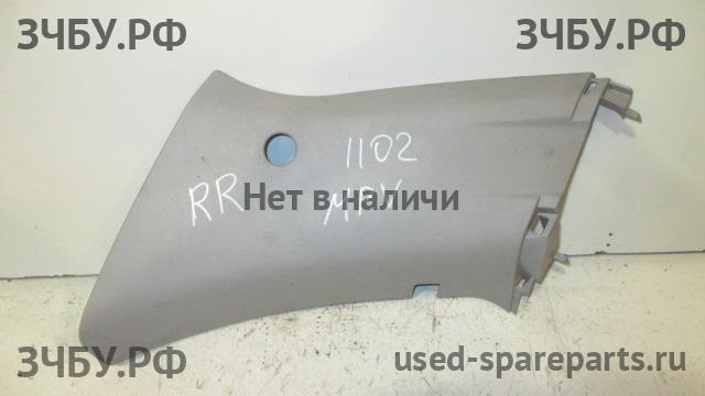 Mazda MPV 2 [LW] Накладка стойки задней правой