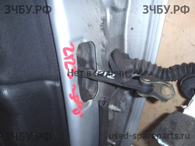 Nissan Primera P12 Ограничитель двери