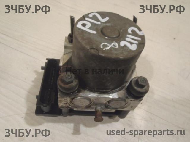 Nissan Primera P12 Блок ABS (насос)