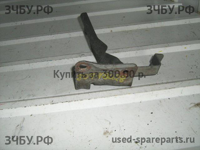 KIA Spectra Петля капота