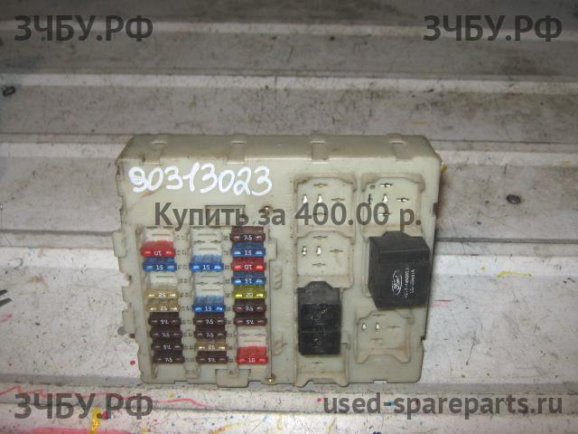 Ford Focus 1 Блок предохранителей (в салон)