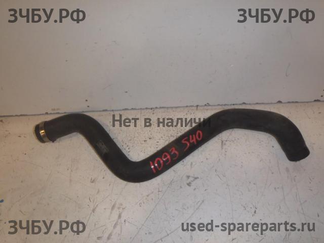 Volvo S40 (3) Патрубок радиатора
