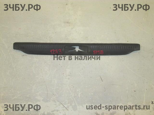 Mitsubishi Galant 8 (EA, EC) Накладка задней панели