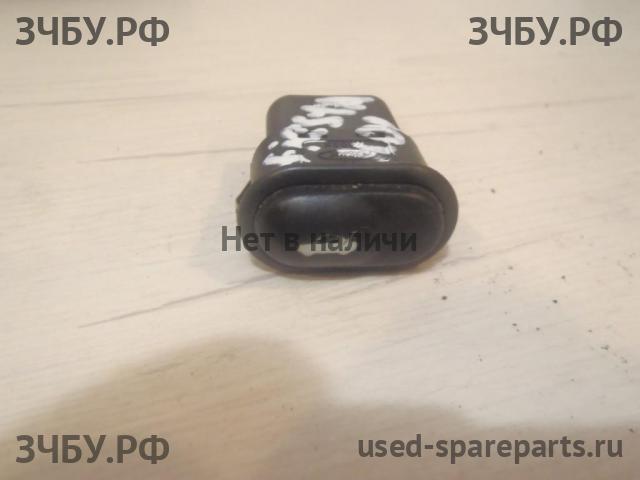Ford Fiesta 4 Кнопка открывания багажника