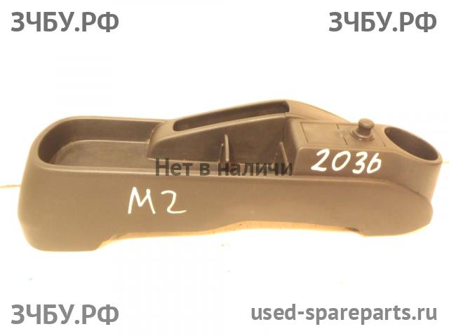 Mazda 2 [DE] Консоль между сиденьями (Подлокотник)