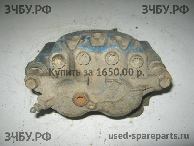 Lexus IS (1) 200/300 Суппорт передний правый (в сборе со скобой)