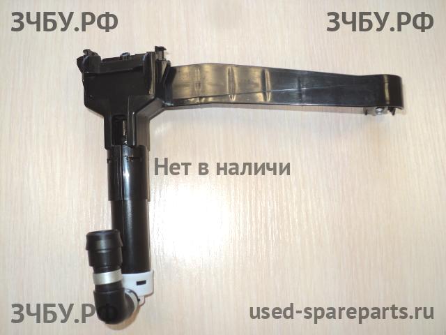 Lexus IS (2) 250/350 Форсунка омывателя фары правая