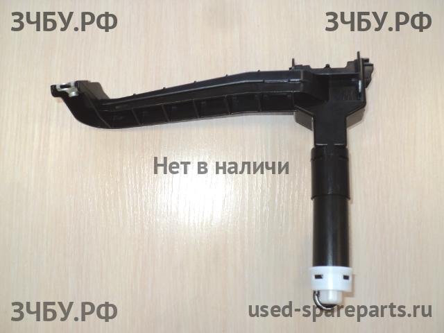 Lexus IS (2) 250/350 Форсунка омывателя фары правая
