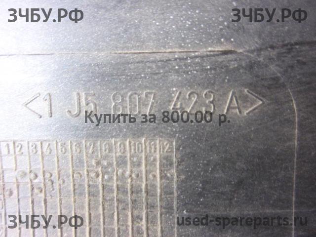 Volkswagen Jetta 4/Bora [1J2] Молдинг бампера заднего