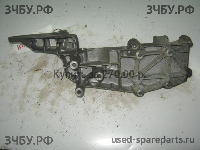 Volvo V40 (1) Кронштейн