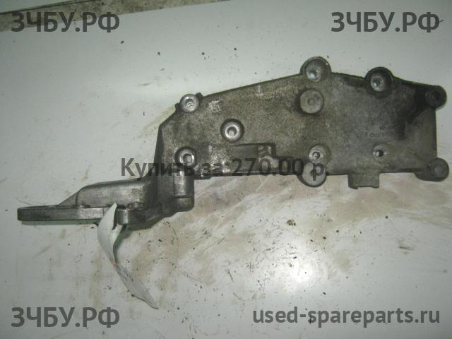 Volvo V40 (1) Кронштейн