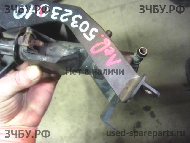 Mazda 3 [BK] Форсунка омывателя фары левая