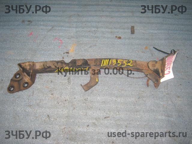 Isuzu NQR 71P Кронштейн