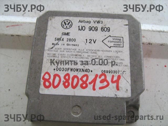 Volkswagen Golf 4 Блок управления AirBag (блок активации SRS)