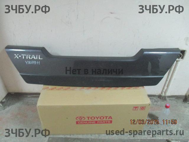 Nissan X-Trail 2 (T31) Накладка на дверь багажника