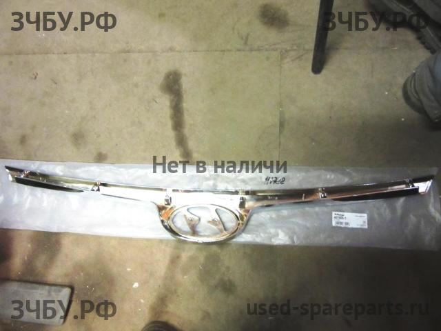 Hyundai i30 (1) [FD] Молдинг решетки радиатора