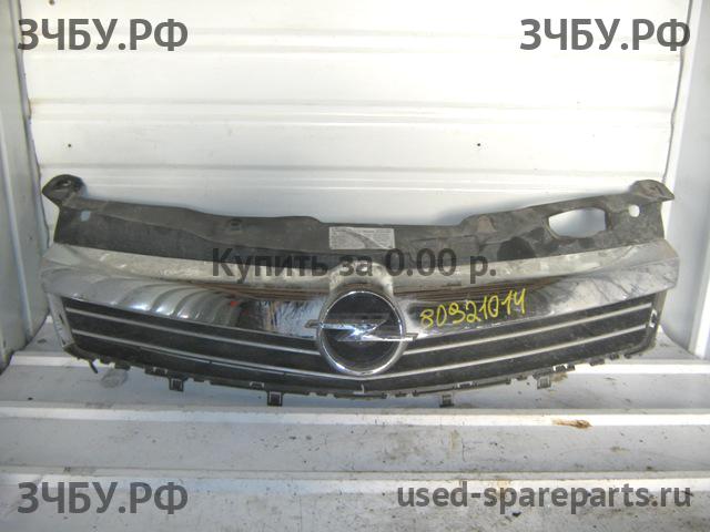 Opel Astra H Решетка радиатора