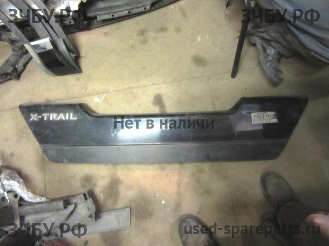 Nissan X-Trail 2 (T31) Накладка на дверь багажника