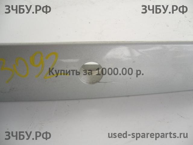 Hyundai Accent 2 Накладка на крышку багажника