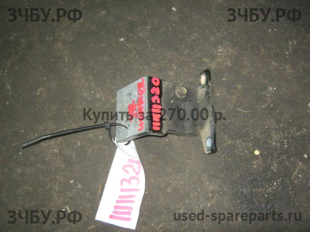 Hummer H-3 Петля двери задней правой
