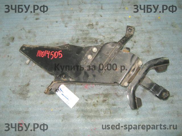Isuzu NQR 75P Кронштейн