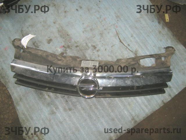 Opel Astra H Решетка радиатора