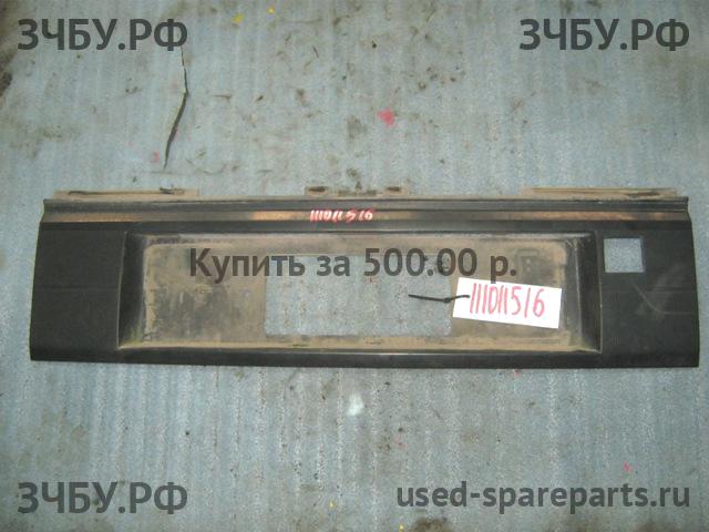 Volkswagen Passat B3 Накладка на крышку багажника