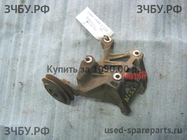 Nissan Terrano 2 (R20) Кронштейн