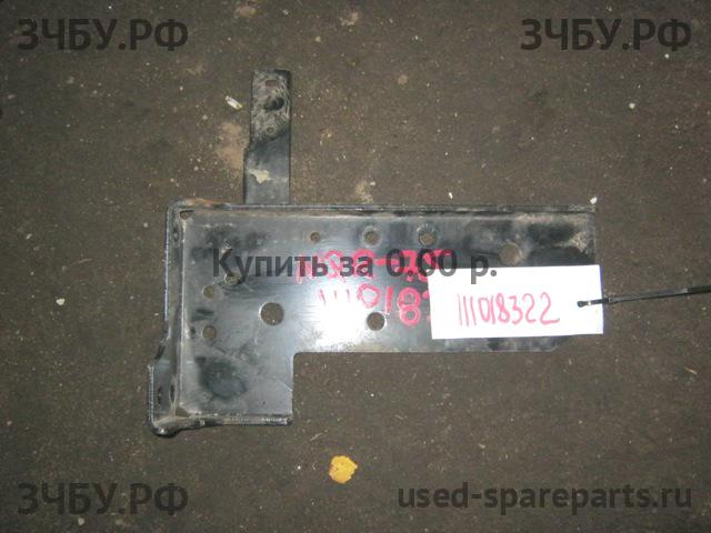 Isuzu NQR 75P Кронштейн