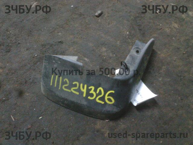 Honda Civic 8 (5D) Брызговик передний правый