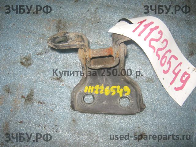 Nissan Primera P10 Петля двери передней правой