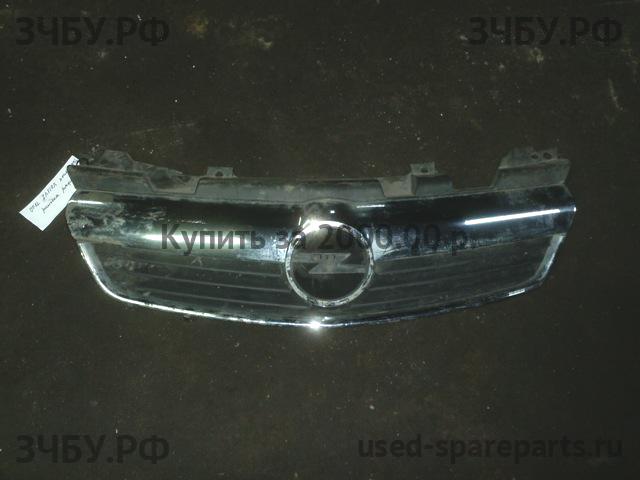 Opel Zafira B Решетка радиатора