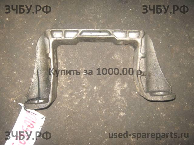 Ford Focus ST (2) (рест.) Кронштейн