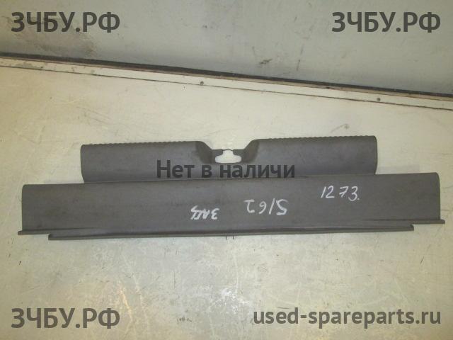 Volvo S40 (1) Накладка задней панели