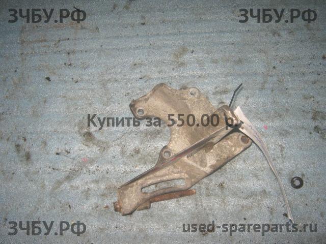 Subaru Legacy 3 (B12) Кронштейн крепления ДВС