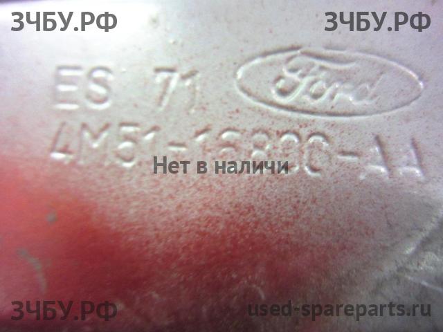 Ford Focus 2 Петля капота правая