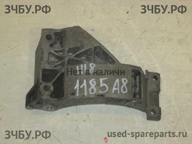Audi A4 [B8] Кронштейн генератора