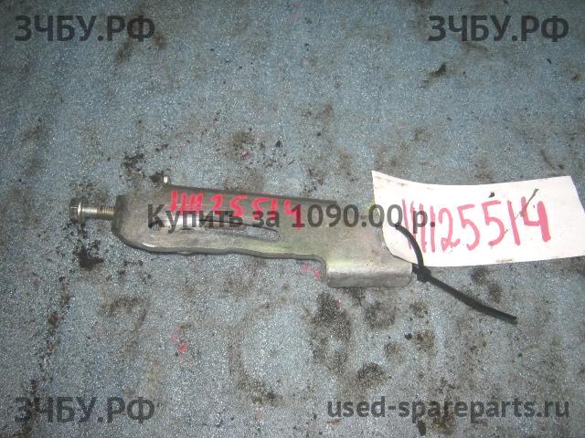 Toyota Auris 1 (E150) Кронштейн