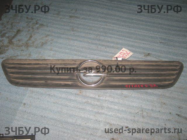 Opel Astra G Решетка радиатора