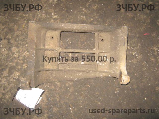 Toyota Avensis 1 Кронштейн крепления КПП