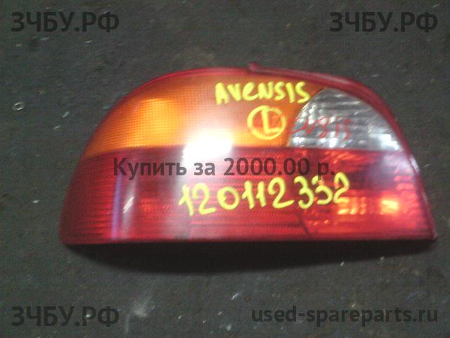 Toyota Avensis 1 Фонарь левый