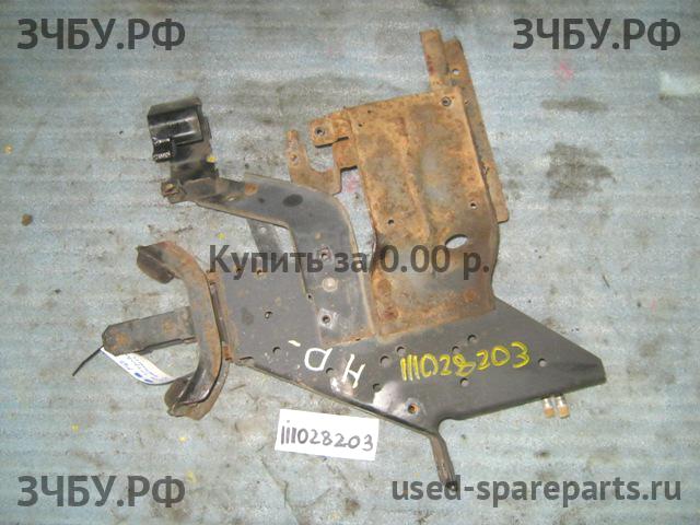 Isuzu NQR 71P Кронштейн