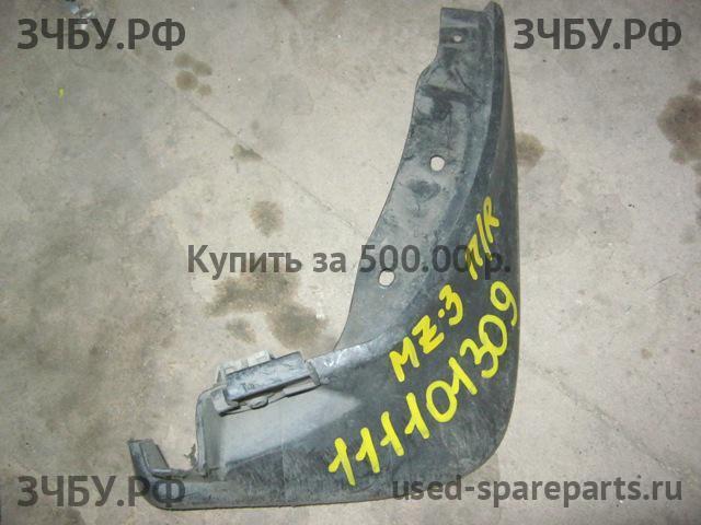 Mazda 3 [BK] Брызговик передний правый